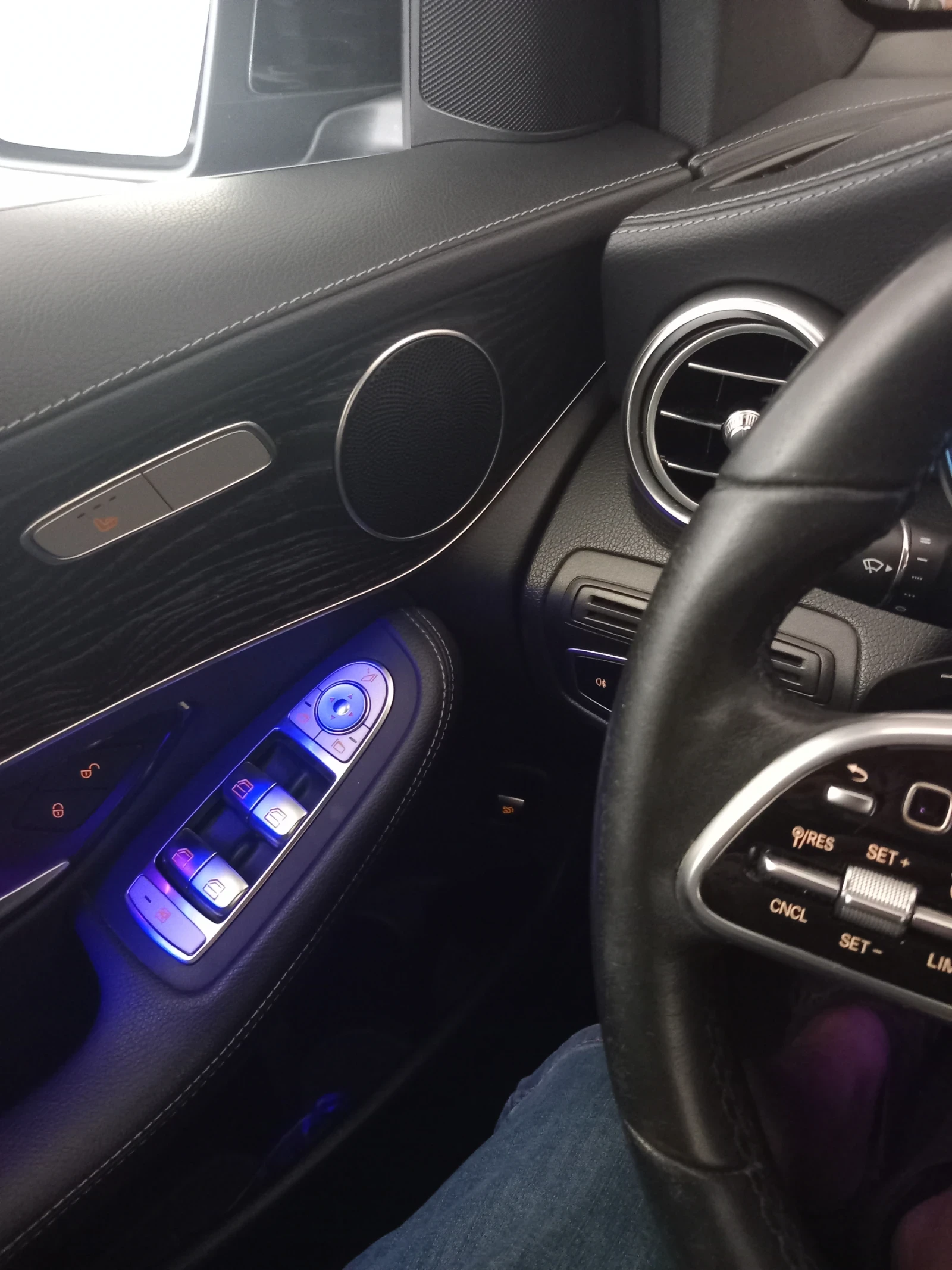 Mercedes-Benz GLC 200, снимка 9 - Автомобили и джипове - 55363939