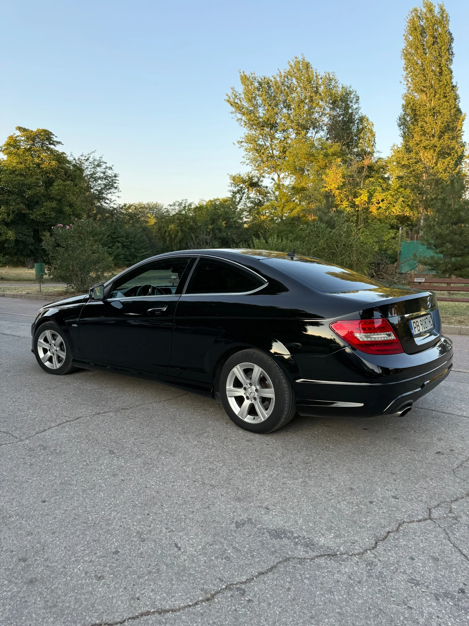 Mercedes-Benz C 220, снимка 4 - Автомобили и джипове - 55729658