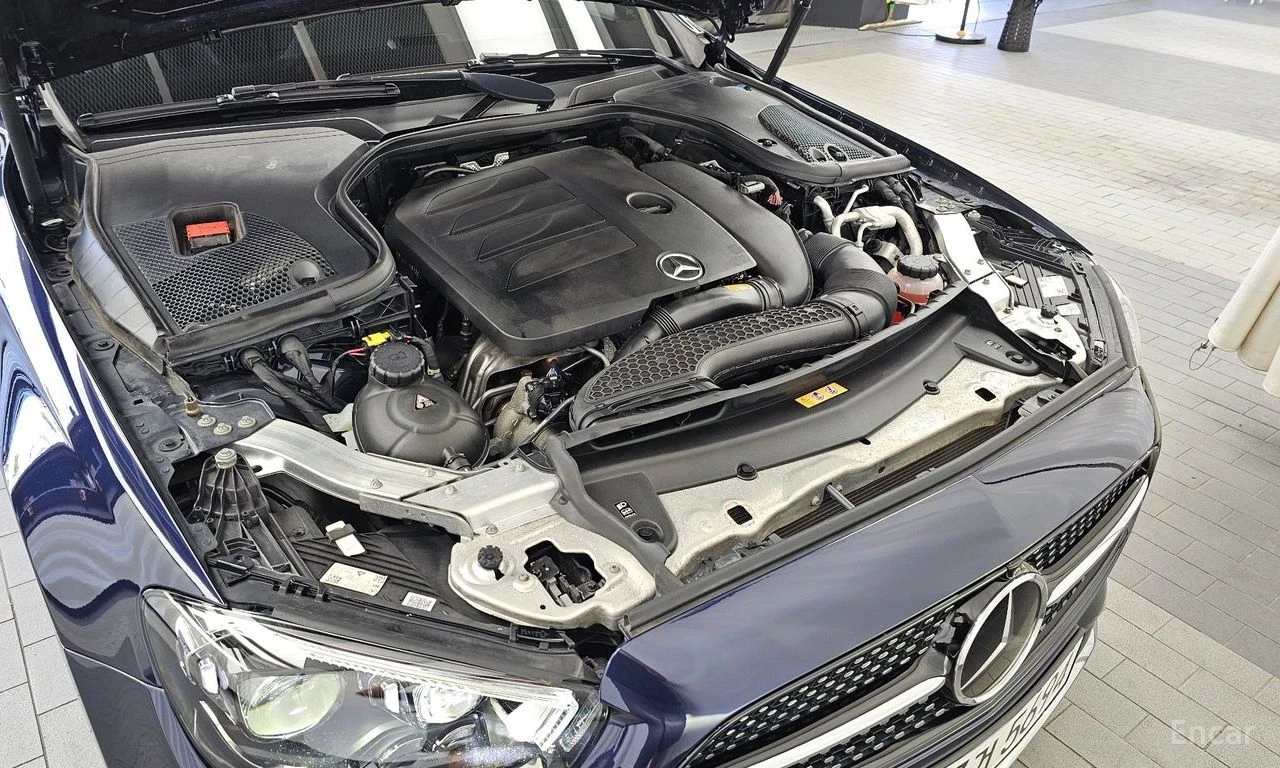 Mercedes-Benz E 350 4MATIC* AMG-LINE* DISTRONIC* 360* ОБДУХ* BURMESTER, снимка 17 - Автомобили и джипове - 55785814