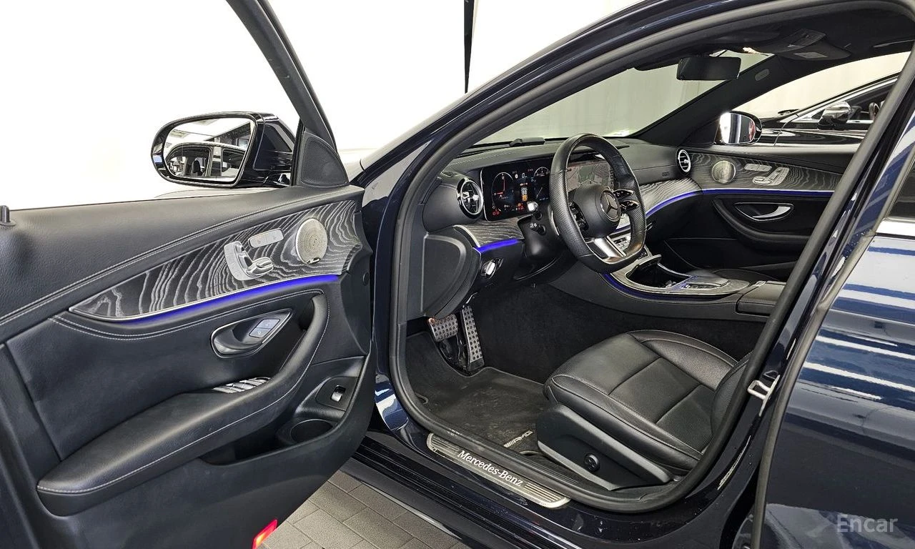 Mercedes-Benz E 350 4MATIC* AMG-LINE* DISTRONIC* 360* ОБДУХ* BURMESTER, снимка 8 - Автомобили и джипове - 55785814