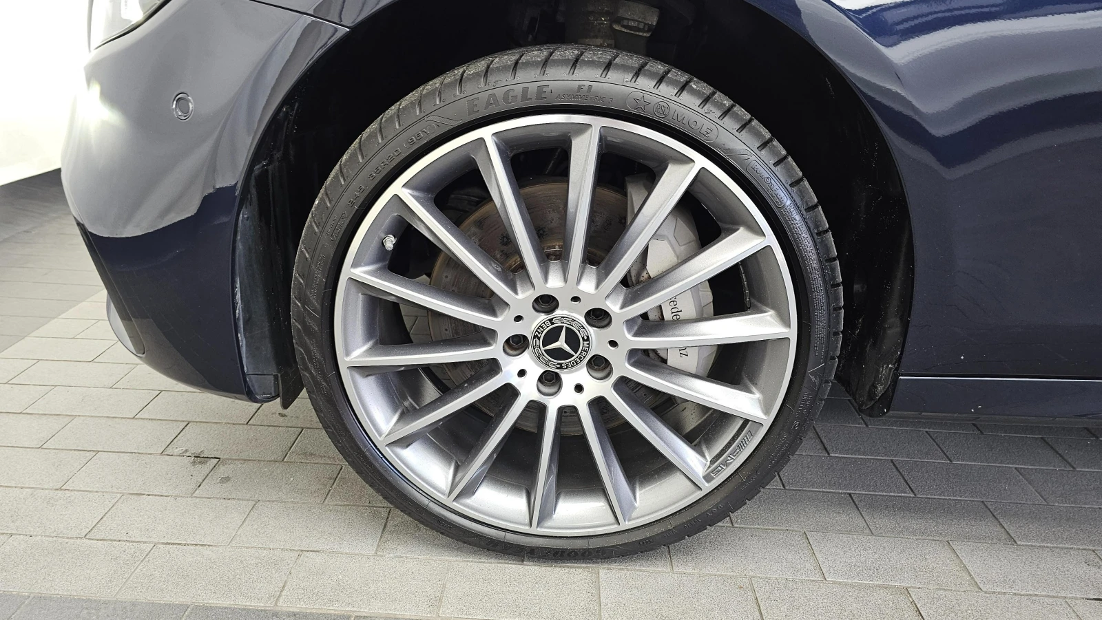 Mercedes-Benz E 350 4MATIC* AMG-LINE* DISTRONIC* 360* ОБДУХ* BURMESTER, снимка 16 - Автомобили и джипове - 55785814