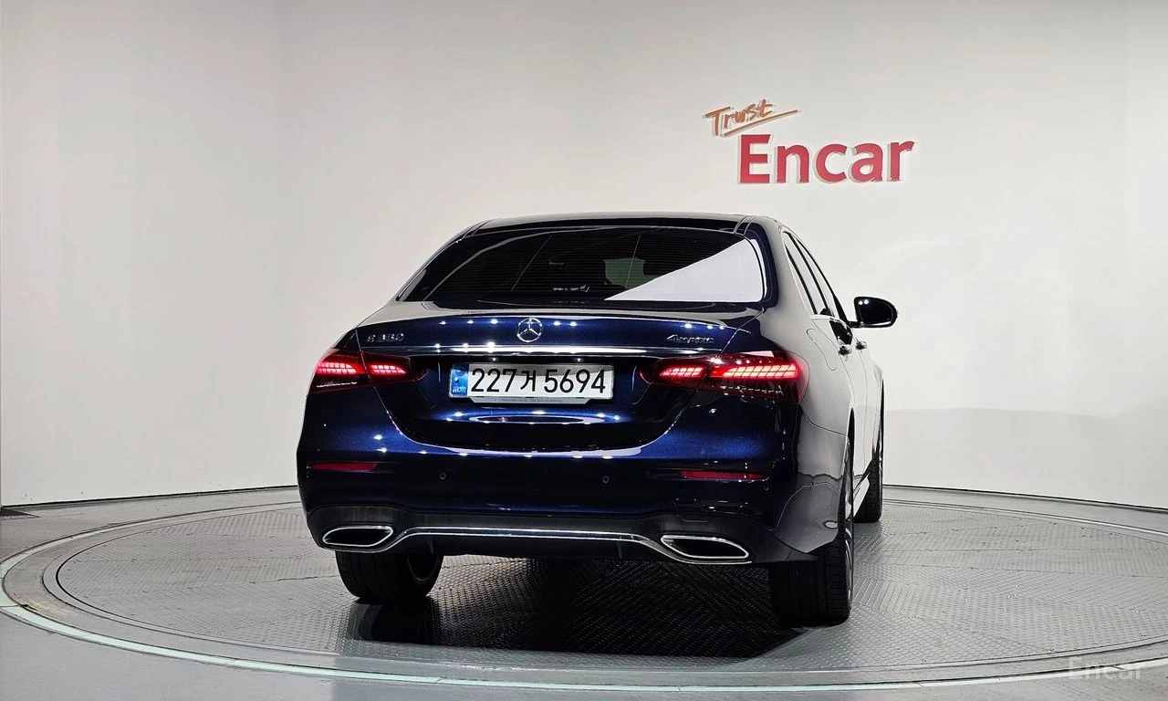 Mercedes-Benz E 350 4MATIC* AMG-LINE* DISTRONIC* 360* ОБДУХ* BURMESTER, снимка 4 - Автомобили и джипове - 55785814