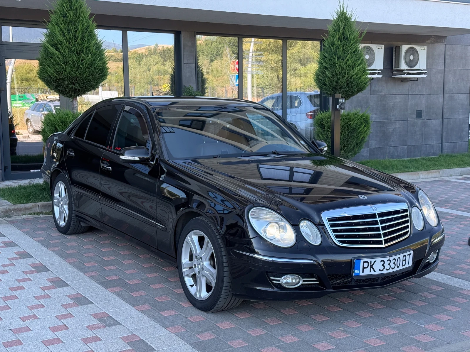 Mercedes-Benz E 280 3.0 V6, снимка 3 - Автомобили и джипове - 56134444