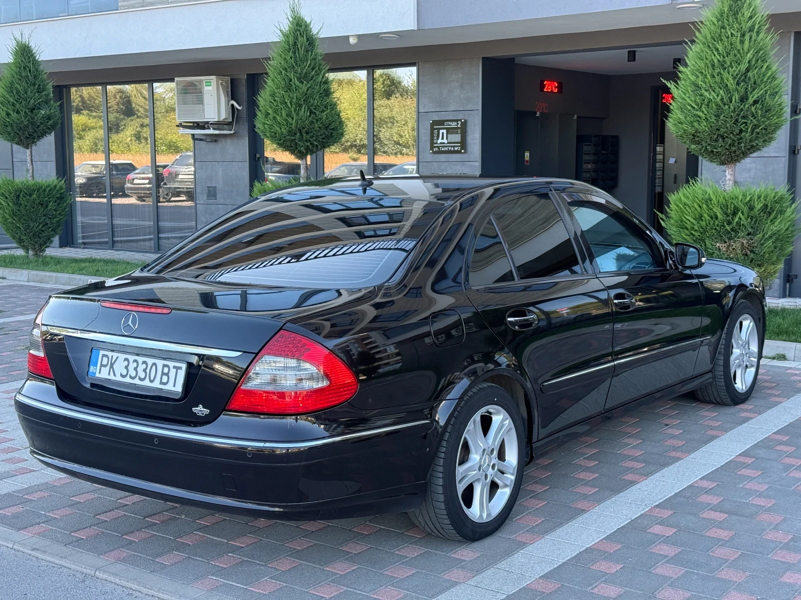 Mercedes-Benz E 280 3.0 V6, снимка 4 - Автомобили и джипове - 56134444