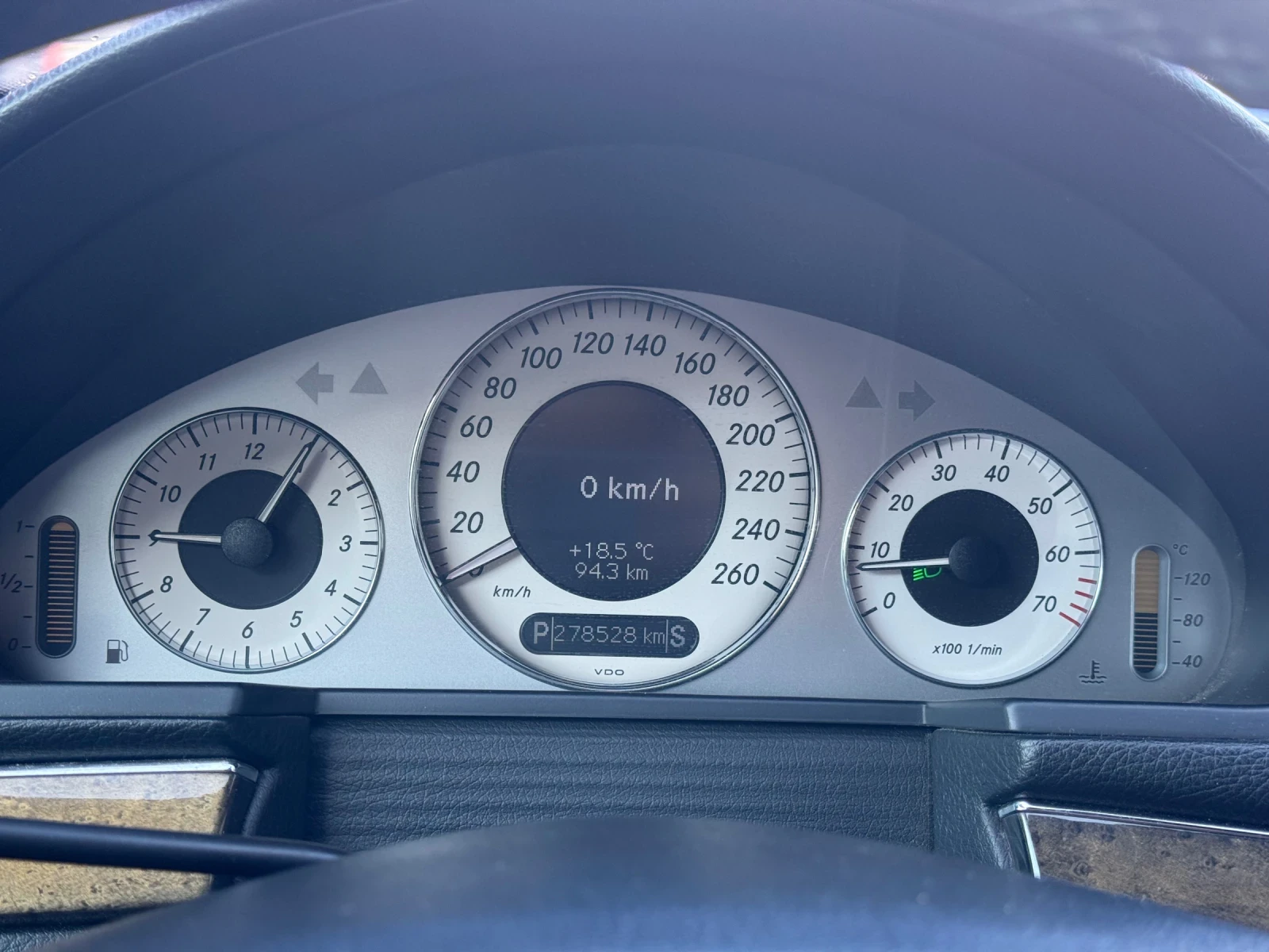 Mercedes-Benz E 280 3.0 V6, снимка 11 - Автомобили и джипове - 55936415