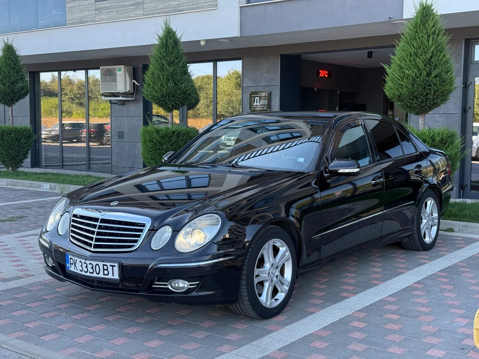 Mercedes-Benz E 280 3.0 V6, снимка 2 - Автомобили и джипове - 56134444