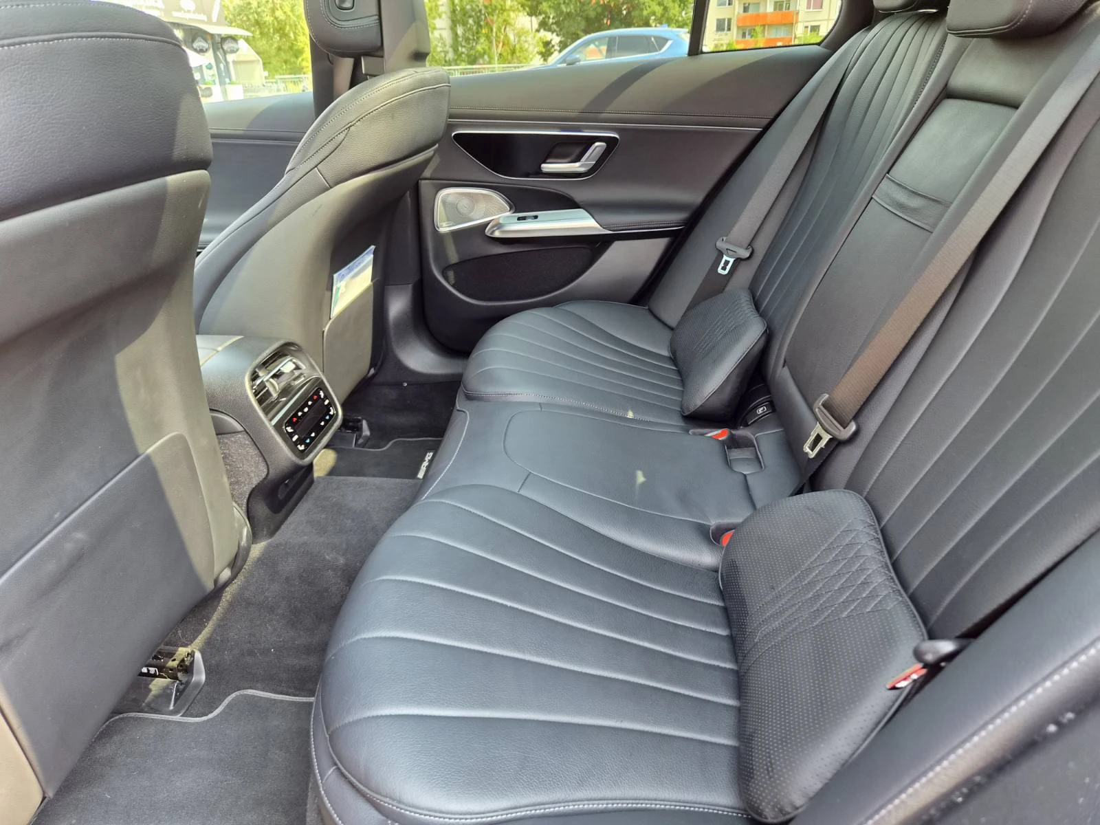Mercedes-Benz E 300 Mercedes-Benz E 300 e 4MATIC AMG Line Premium Plus, снимка 16 - Автомобили и джипове - 55969512