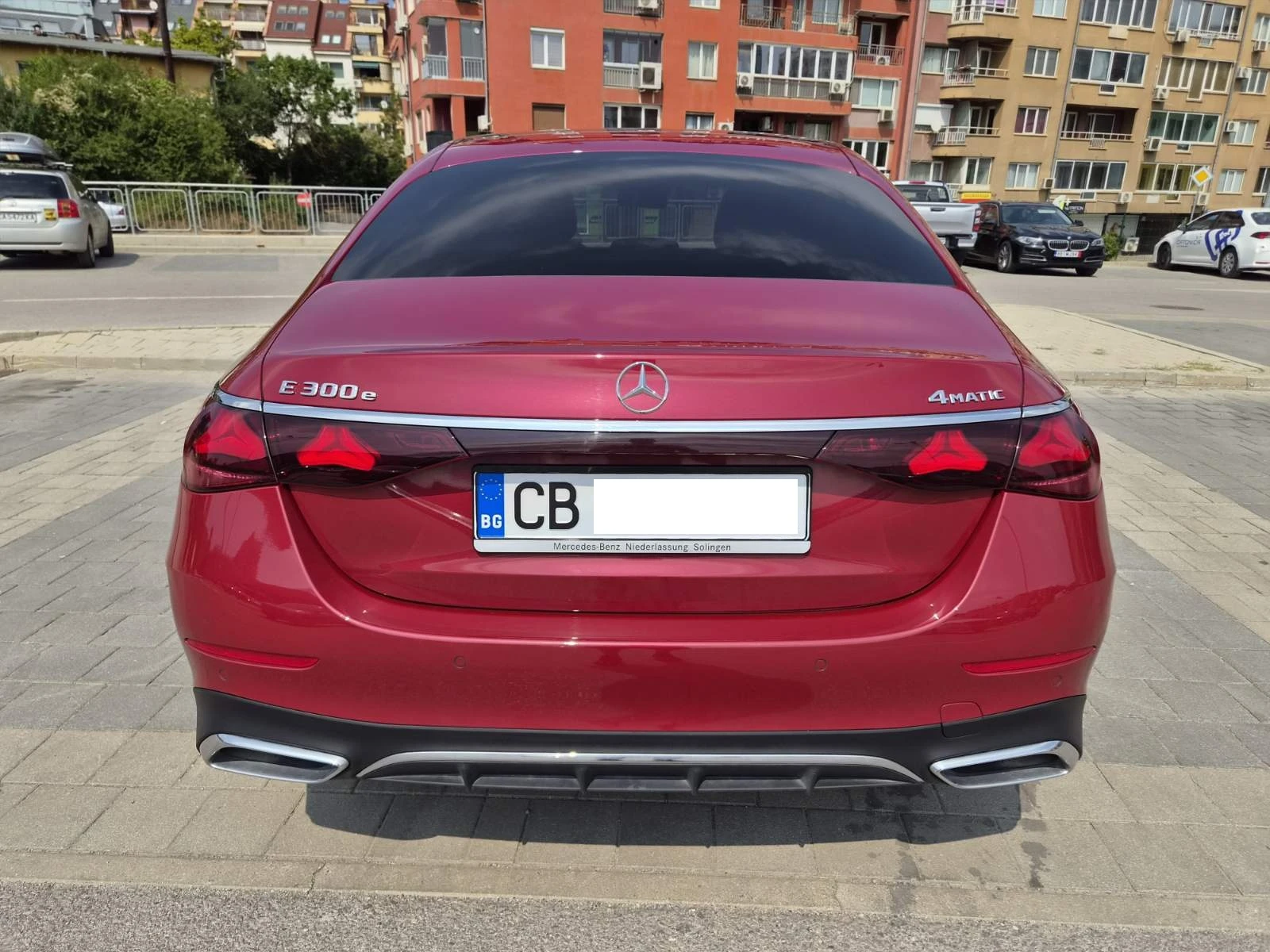 Mercedes-Benz E 300 Mercedes-Benz E 300 e 4MATIC AMG Line Premium Plus, снимка 4 - Автомобили и джипове - 55969512