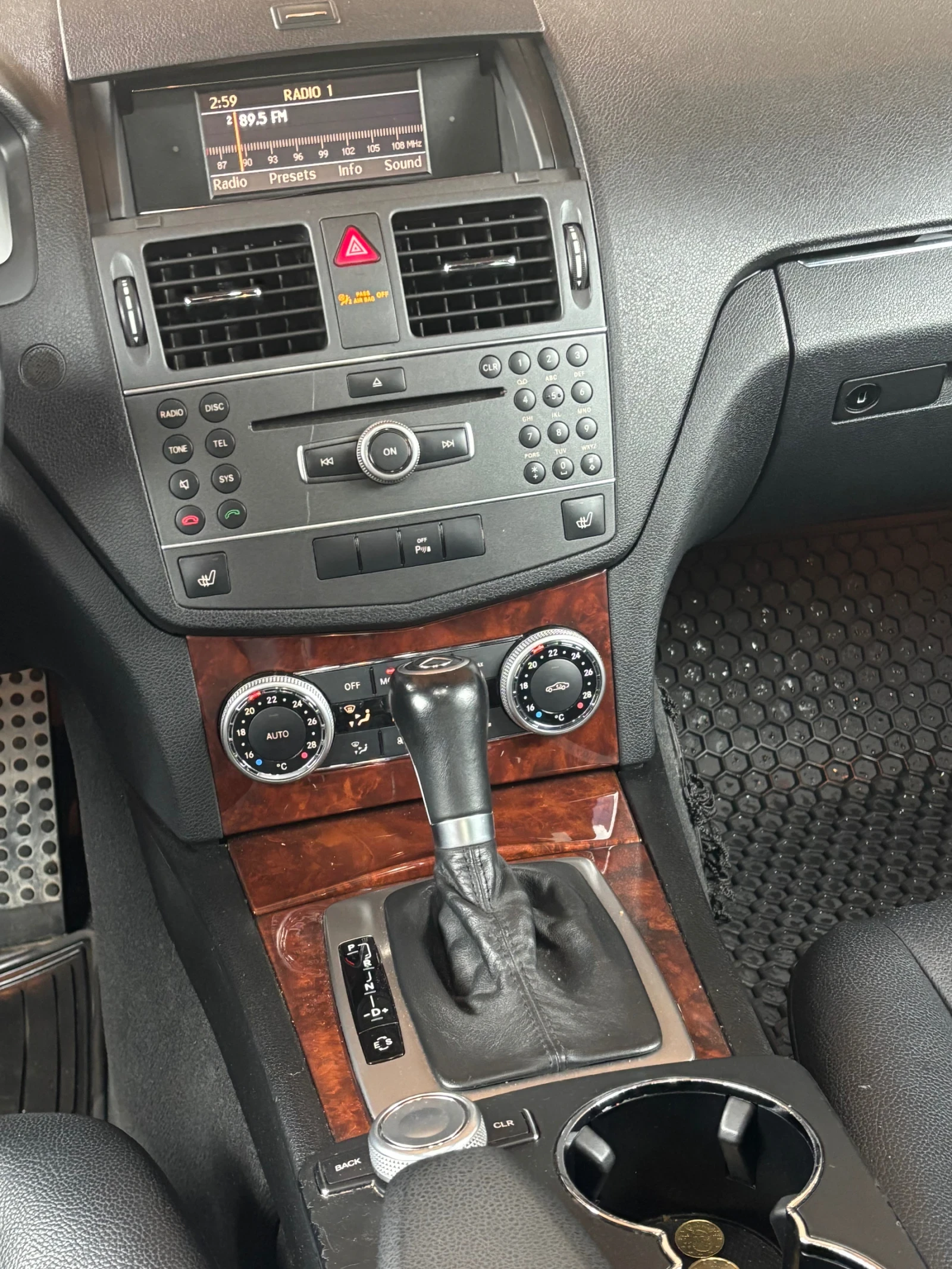 Mercedes-Benz C 300 AMG 4 matic, снимка 10 - Автомобили и джипове - 56447429