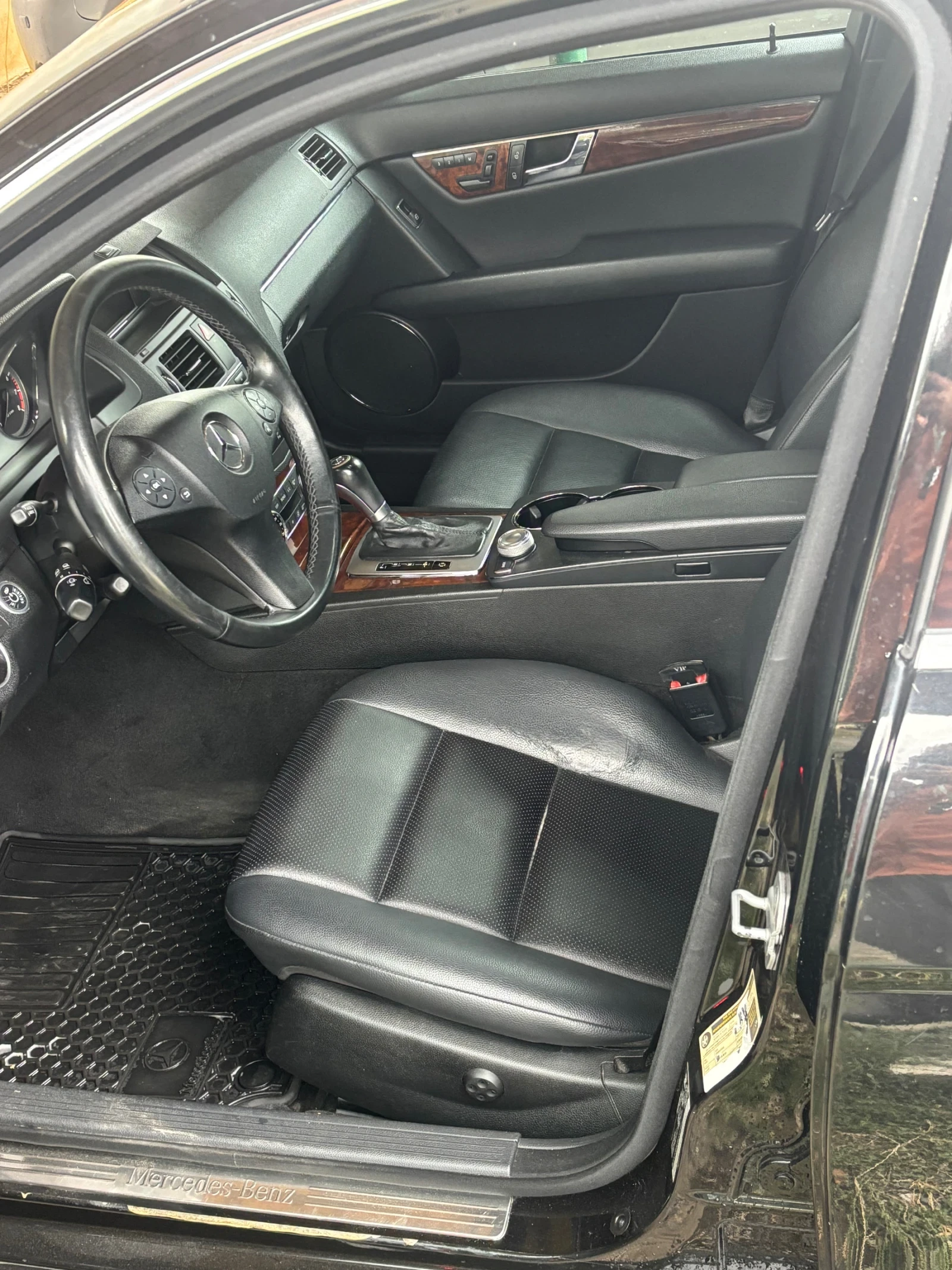 Mercedes-Benz C 300 AMG 4 matic, снимка 11 - Автомобили и джипове - 56447429
