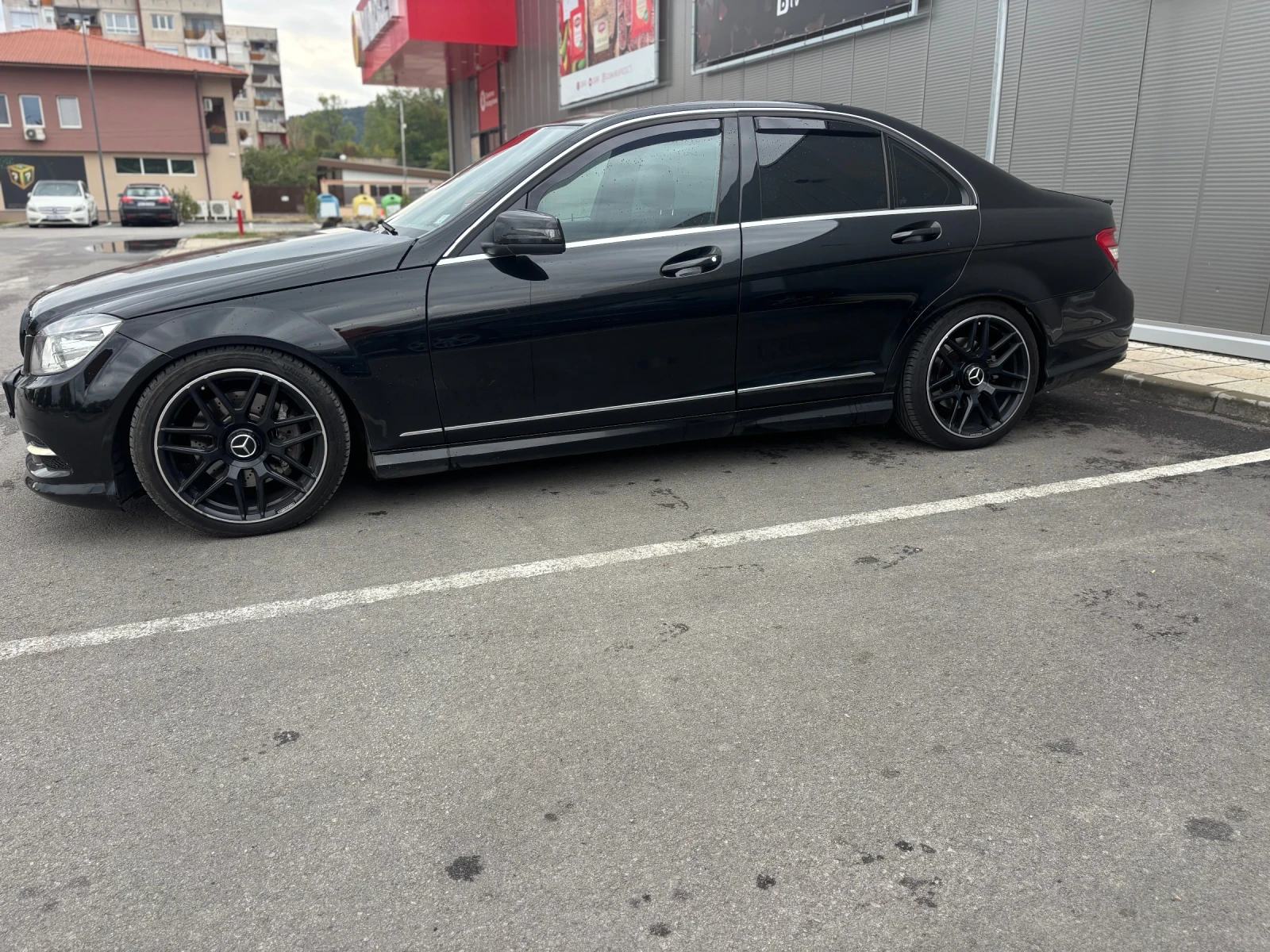 Mercedes-Benz C 300 AMG 4 matic, снимка 4 - Автомобили и джипове - 56447429