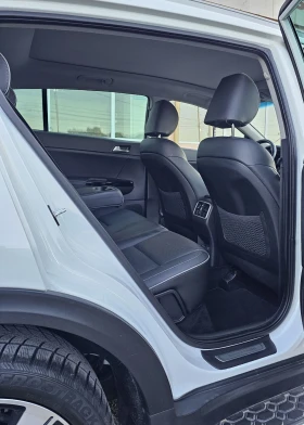 Kia Sportage 2.0 CRDI AWD 185к.с. Platinum JBL Камера KeylessGo, снимка 9