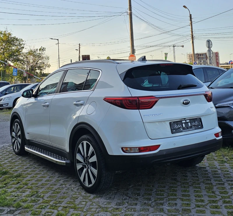 Kia Sportage 2.0 CRDI AWD 185к.с. Platinum JBL Камера KeylessGo, снимка 3 - Автомобили и джипове - 49213050