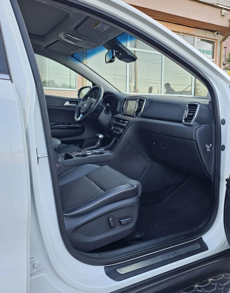 Kia Sportage 2.0 CRDI AWD 185к.с. Platinum JBL Камера KeylessGo, снимка 8 - Автомобили и джипове - 49213050