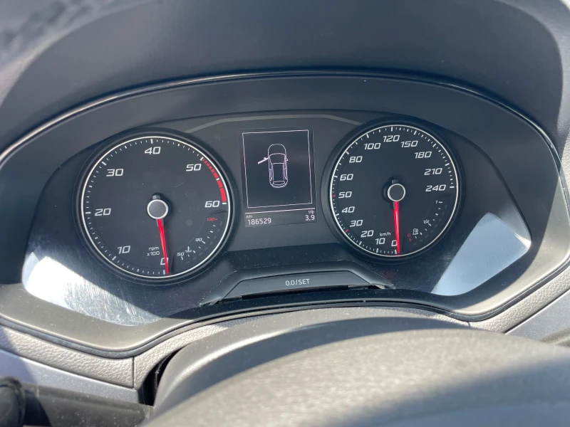 Seat Arona 1.6 TDI 95 CV XCELLENCE, снимка 11 - Автомобили и джипове - 50752556