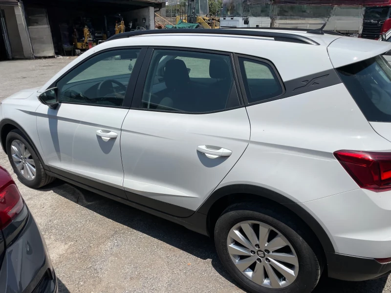 Seat Arona 1.6 TDI 95 CV XCELLENCE, снимка 7 - Автомобили и джипове - 50752556