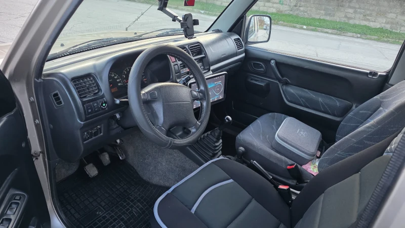 Suzuki Jimny, снимка 11 - Автомобили и джипове - 53133573