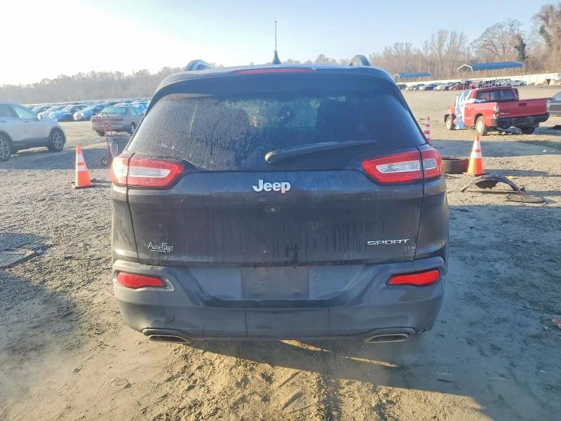 Jeep Cherokee 3.2L 6 Front-wheel Drive, снимка 11 - Автомобили и джипове - 53638175