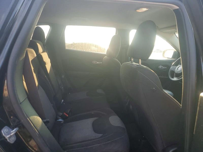 Jeep Cherokee 3.2L 6 Front-wheel Drive, снимка 3 - Автомобили и джипове - 53638175