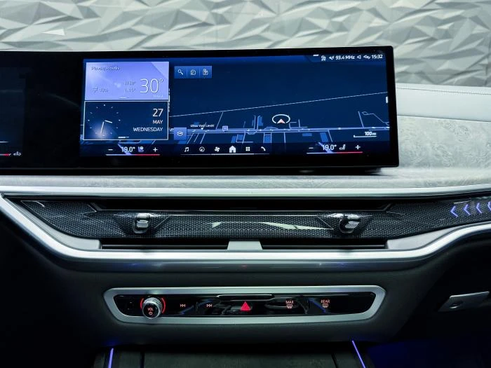 BMW X7 40I XDRIVE* M-PACK* H&K* 360* HUD* SKY LOUNGE* ОБД, снимка 12 - Автомобили и джипове - 54711490