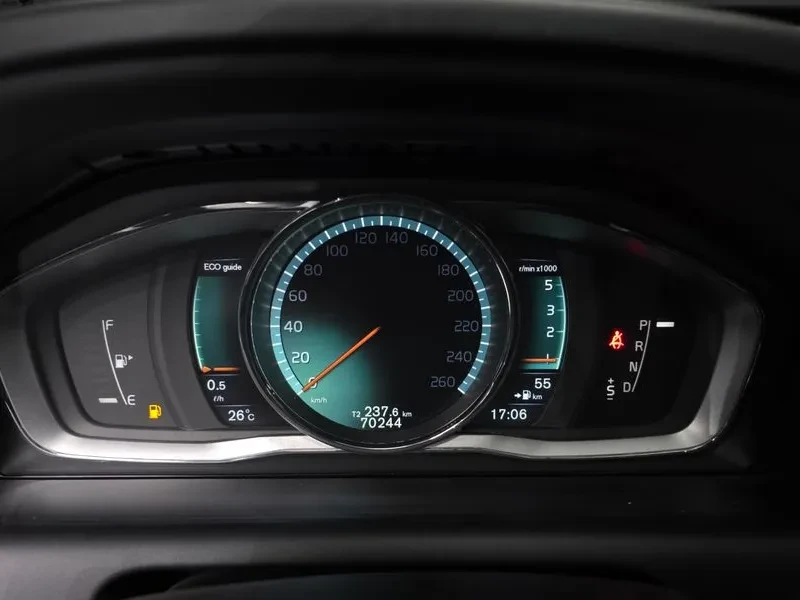 Volvo XC60 D3, снимка 8 - Автомобили и джипове - 55562377