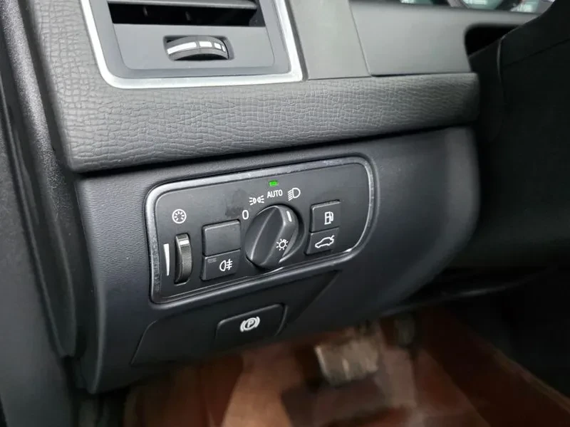 Volvo XC60 D3, снимка 17 - Автомобили и джипове - 55562377
