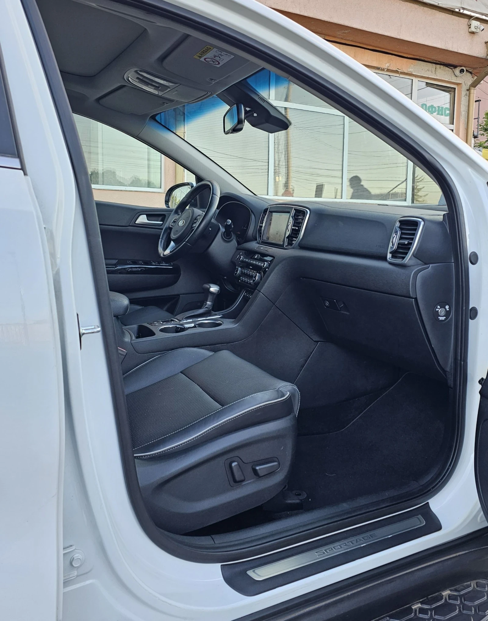 Kia Sportage 2.0 CRDI AWD 185к.с. Platinum JBL Камера KeylessGo - изображение 8