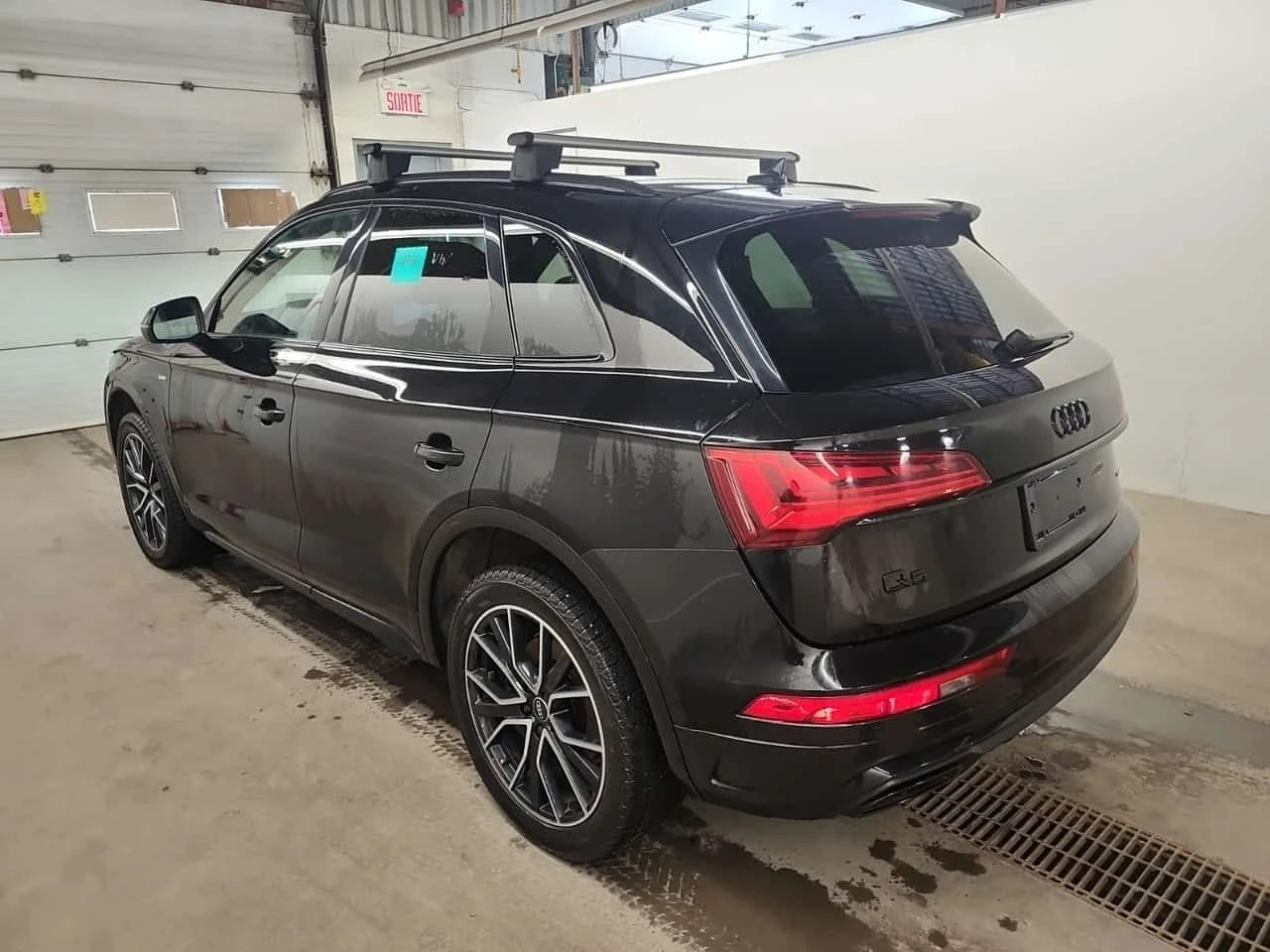 Audi Q5 * CARFAX * АВТОКРЕДИТ * 2 ЧИФТА ГУМИ * 2 КЛЮЧА * , снимка 4 - Автомобили и джипове - 54710252