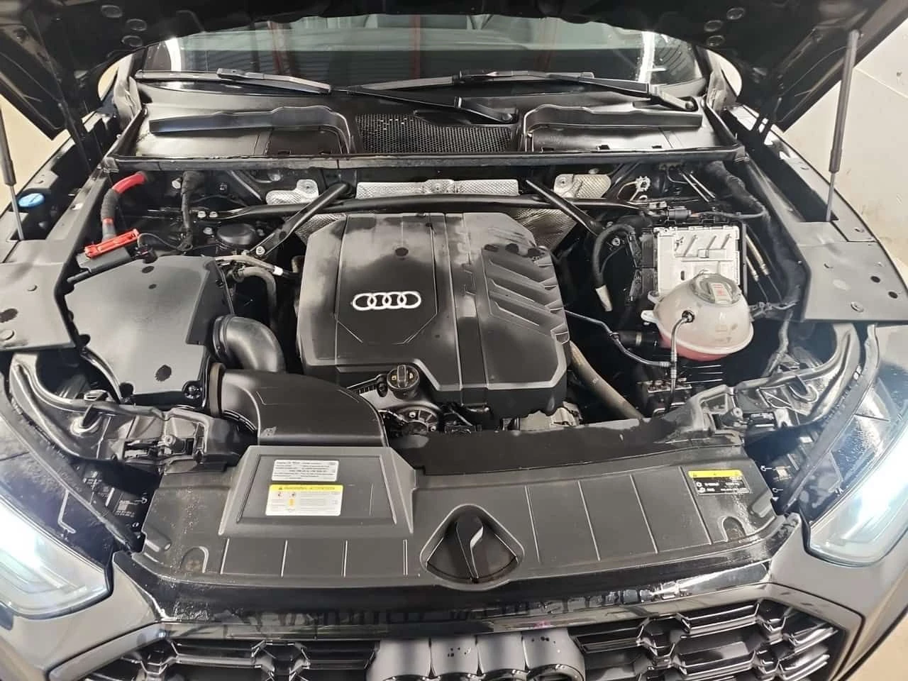 Audi Q5 * CARFAX * АВТОКРЕДИТ * 2 ЧИФТА ГУМИ * 2 КЛЮЧА * , снимка 17 - Автомобили и джипове - 54710252