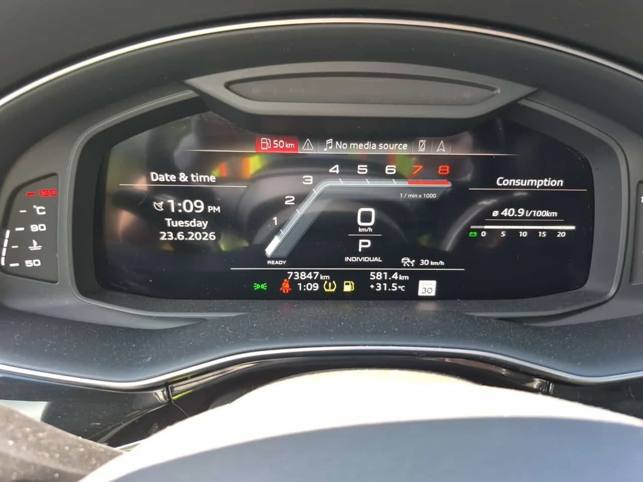 Audi Q8 * Technik * ДИСТРОНИК * ОБДУХВАНЕ * ПАНО * 360 , снимка 9 - Автомобили и джипове - 55288458