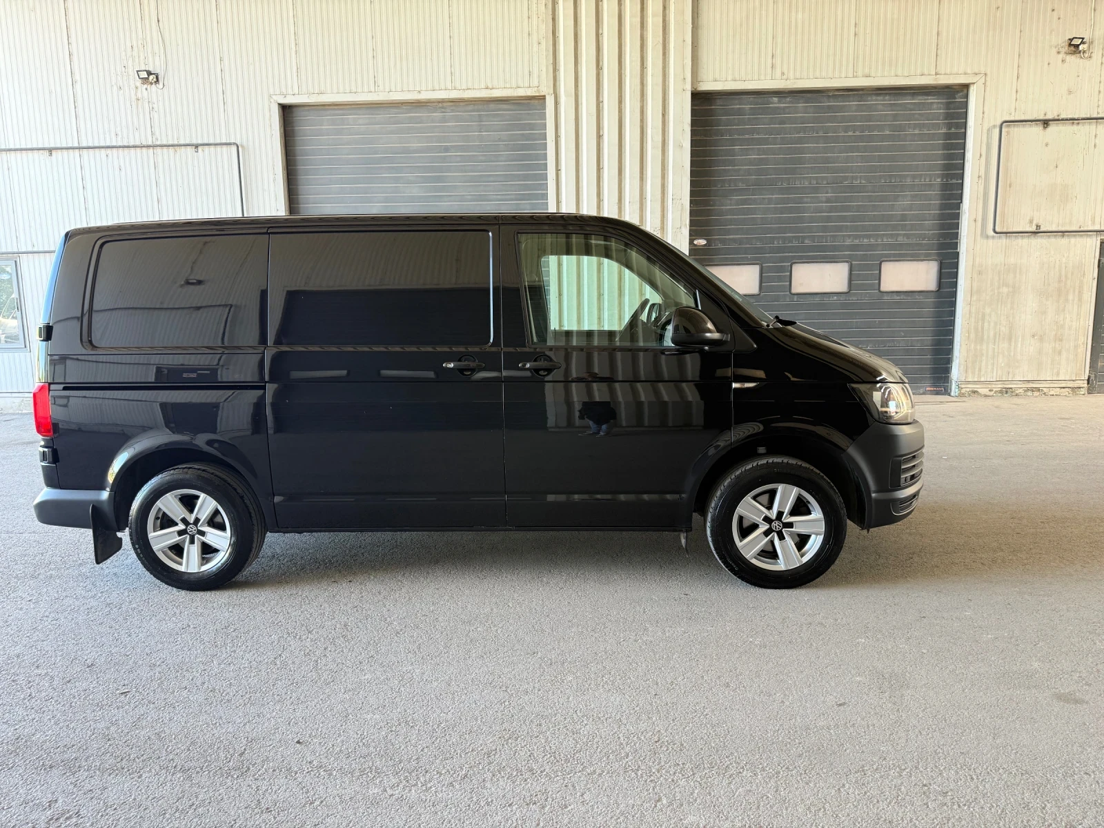 VW T6 2.0 tdi DSG Distronic, снимка 4 - Бусове и автобуси - 54899592
