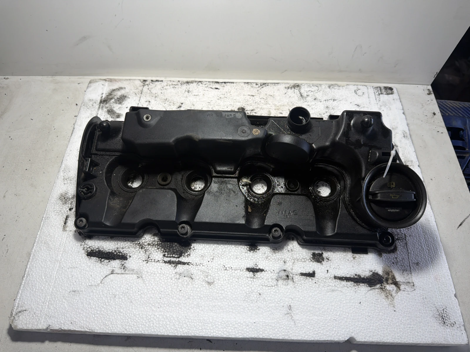 капак глава,клапани 1.6TDI 03L103469S  Skoda Superb