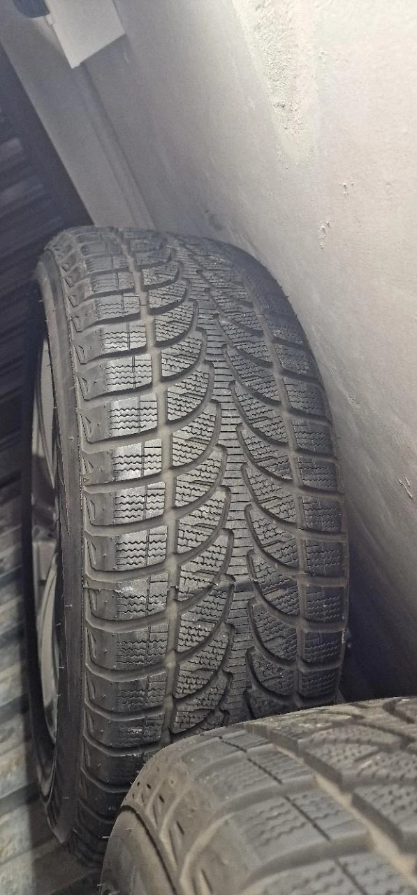 Гуми Зимни 235/60R18, снимка 3 - Гуми и джанти - 46816829