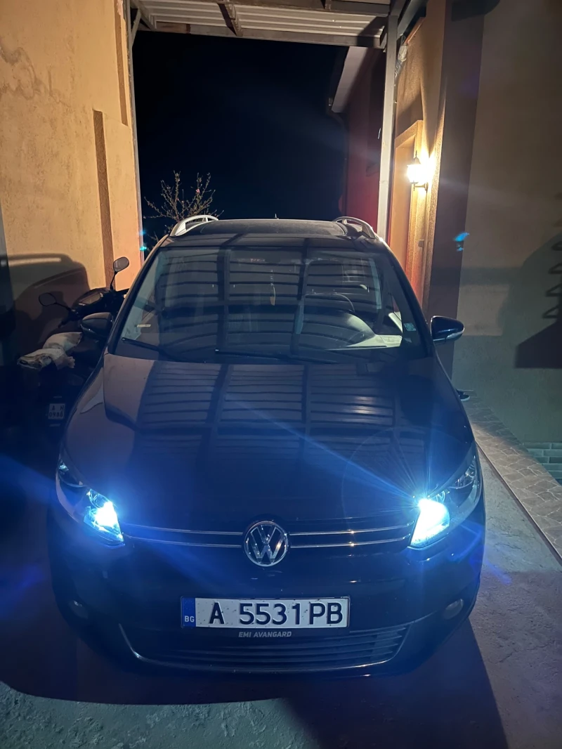 VW Touran 2.0TDl  ПАНОРАМЕН ТАВАН, 7 МЕСТЕН, снимка 9 - Автомобили и джипове - 49041791