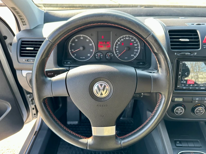 VW Golf 1.6i, снимка 10 - Автомобили и джипове - 49272797