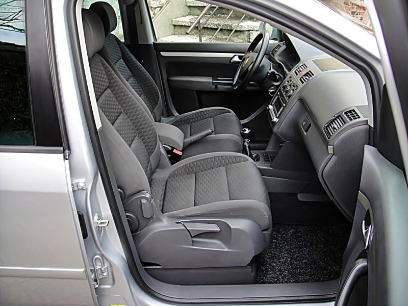 VW Touran 1.6  ГЕРМАНИЯ, снимка 10 - Автомобили и джипове - 52663770