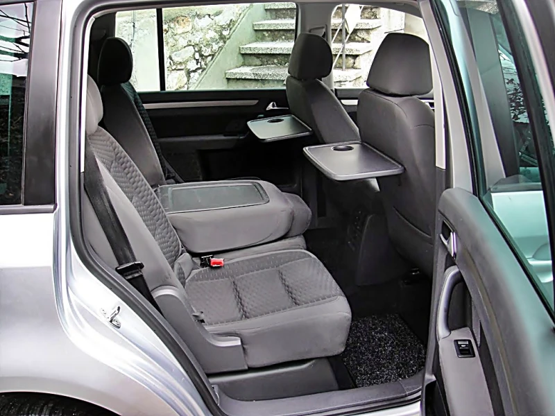 VW Touran 1.6  ГЕРМАНИЯ, снимка 12 - Автомобили и джипове - 52663770