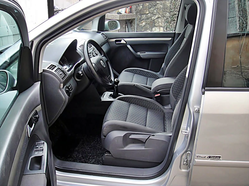 VW Touran 1.6  ГЕРМАНИЯ, снимка 9 - Автомобили и джипове - 52663770