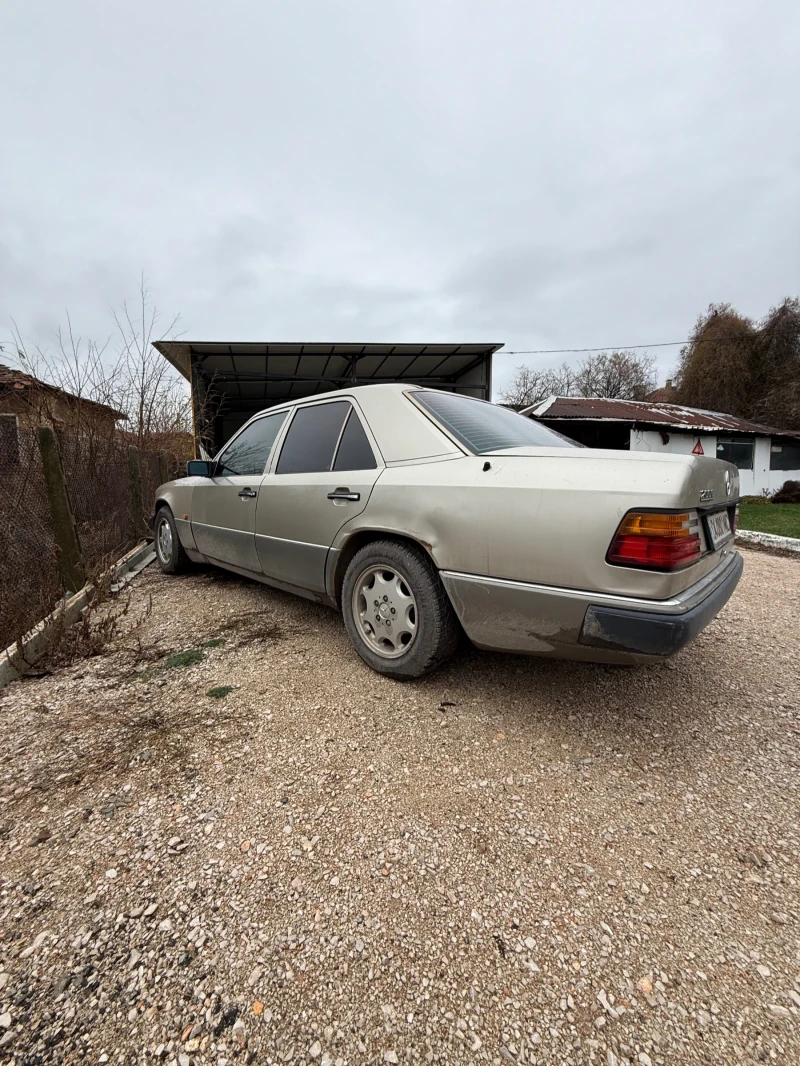 Mercedes-Benz 124 200E, снимка 16 - Автомобили и джипове - 53399023