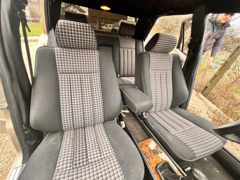 Mercedes-Benz 124 200E, снимка 8 - Автомобили и джипове - 53399023