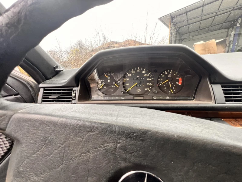 Mercedes-Benz 124 200E, снимка 12 - Автомобили и джипове - 53399023