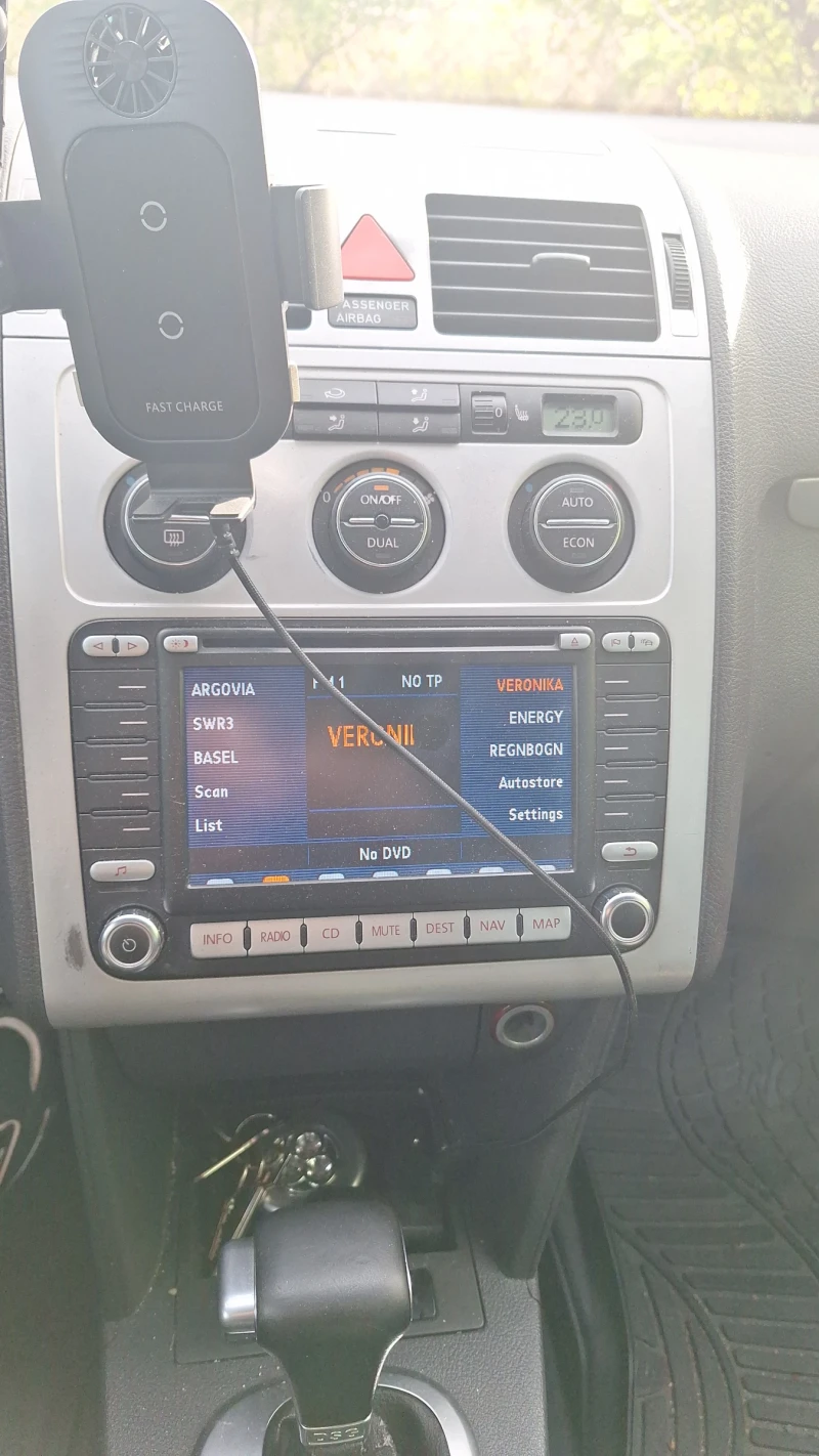 VW Touran, снимка 4 - Автомобили и джипове - 53589274