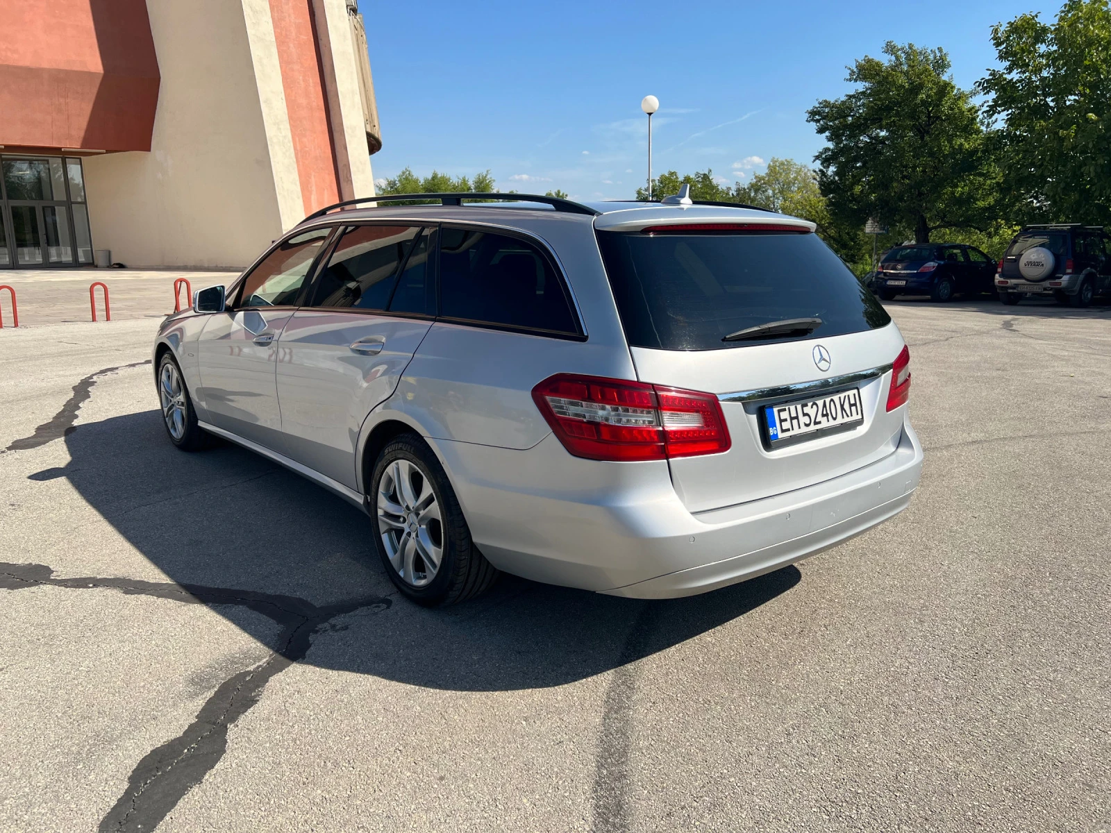 Mercedes-Benz E 200  - изображение 7