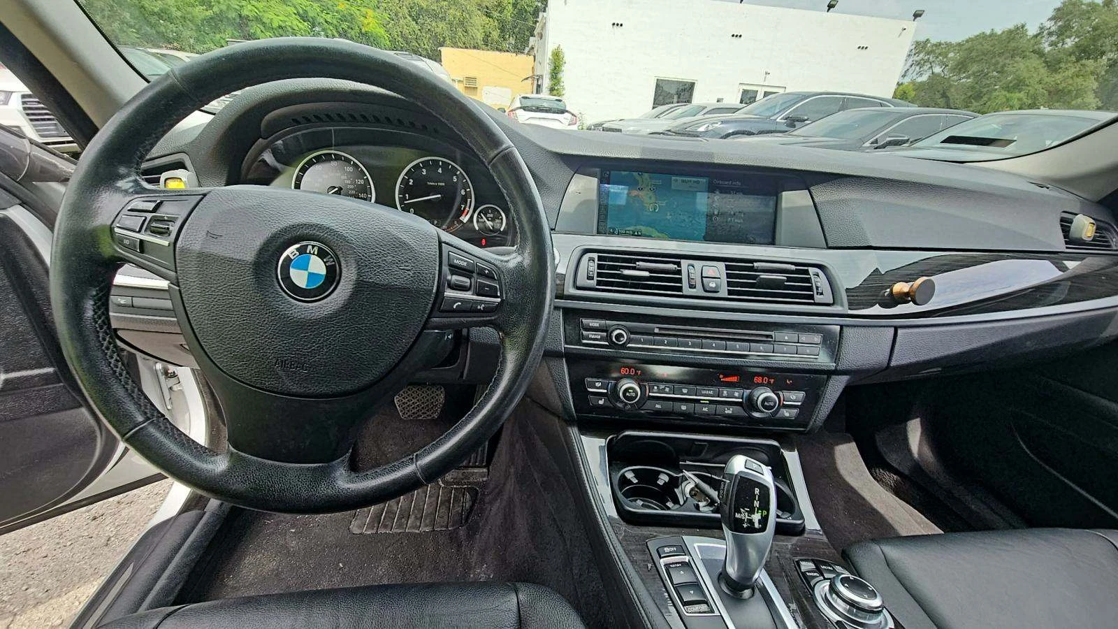 BMW 535 xDrive* ПОДГРЕ* HEAD UP* KEYLESS* ПАНОРАМА - изображение 5