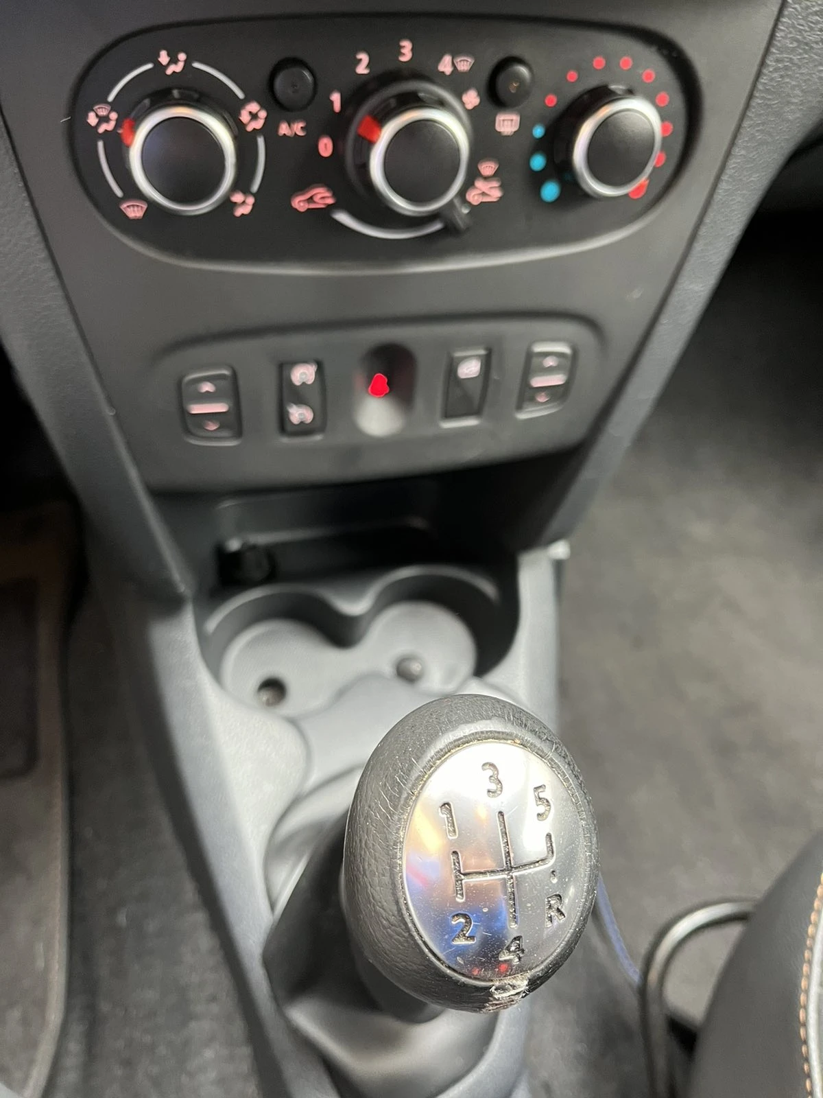 Dacia Sandero  - изображение 7
