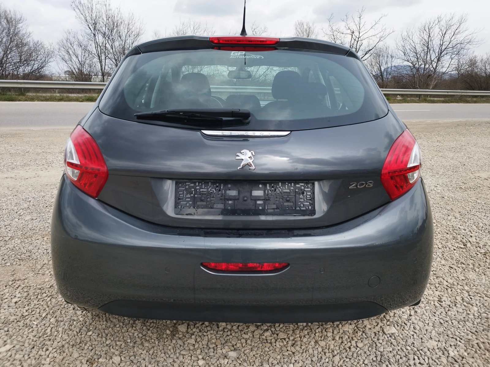Peugeot 208 1.4i 95kc, снимка 4 - Автомобили и джипове - 53926245
