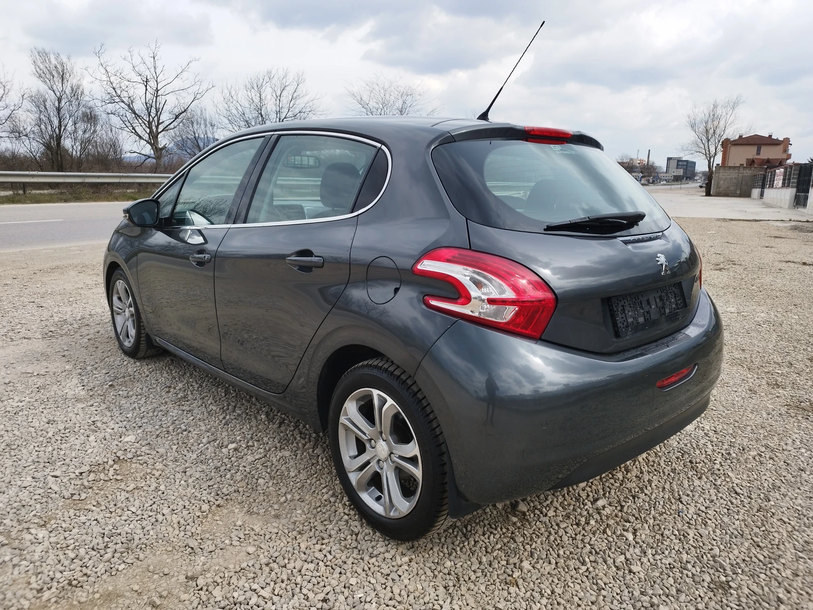 Peugeot 208 1.4i 95kc, снимка 3 - Автомобили и джипове - 53926245