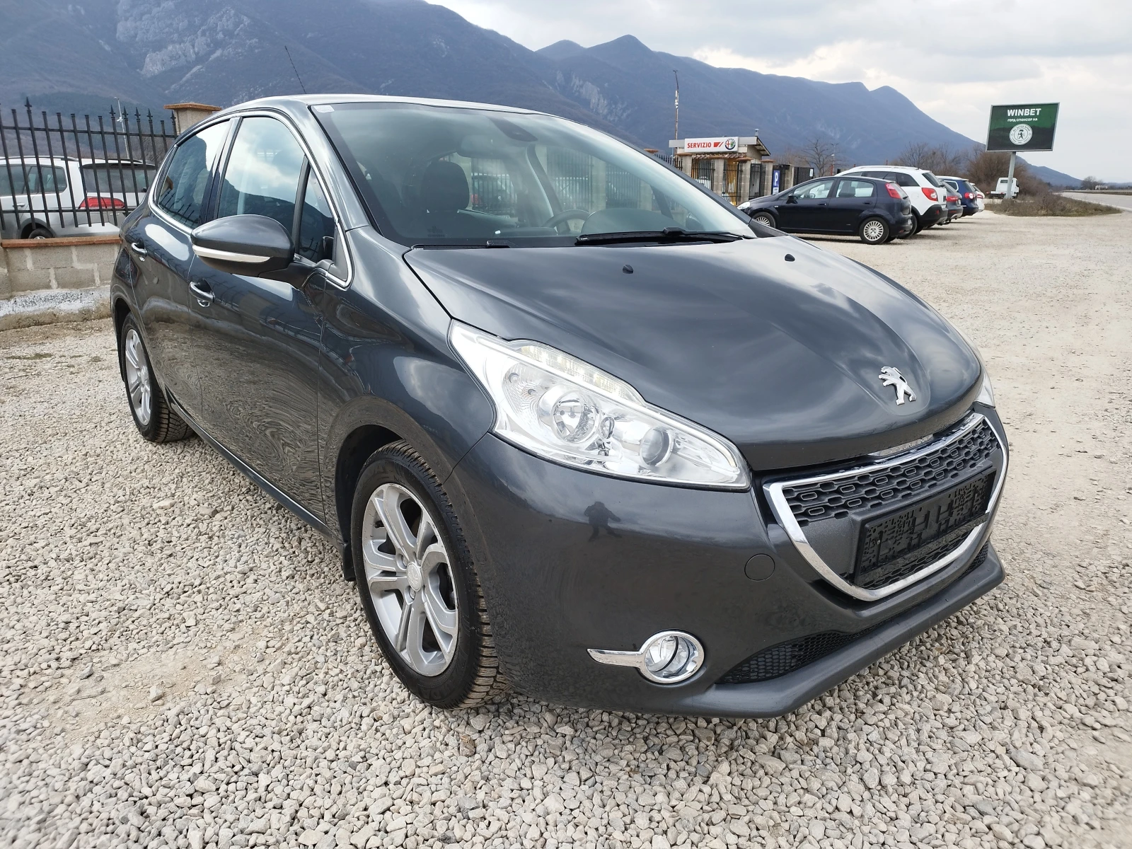 Peugeot 208 1.4i 95kc, снимка 7 - Автомобили и джипове - 53926245