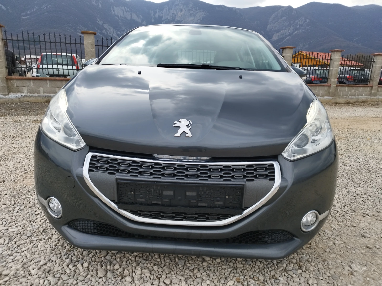 Peugeot 208 1.4i 95kc, снимка 8 - Автомобили и джипове - 53926245