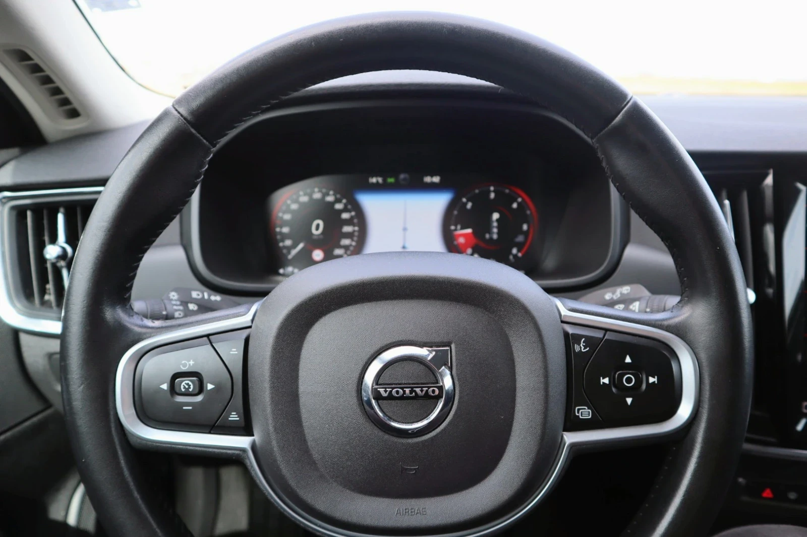 Volvo V90 D3, снимка 10 - Автомобили и джипове - 54006654